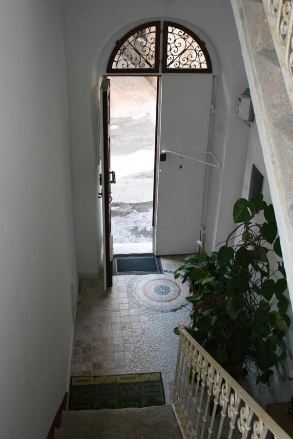 Guest House Le Gemelle Luras Kültér fotó