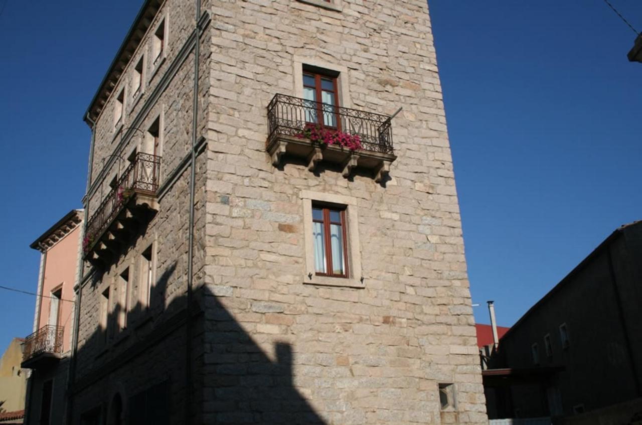Guest House Le Gemelle Luras Kültér fotó