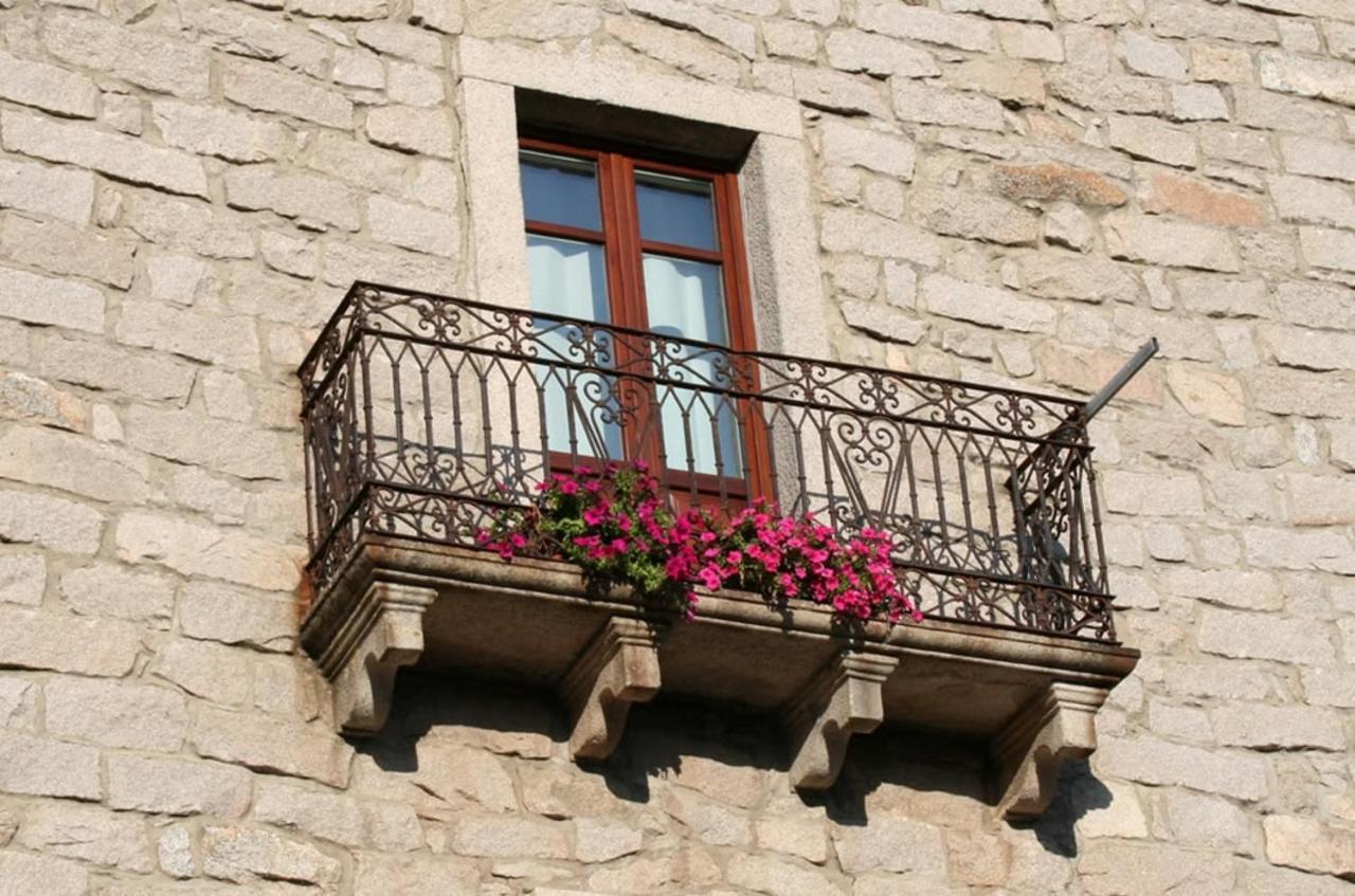 Guest House Le Gemelle Luras Kültér fotó