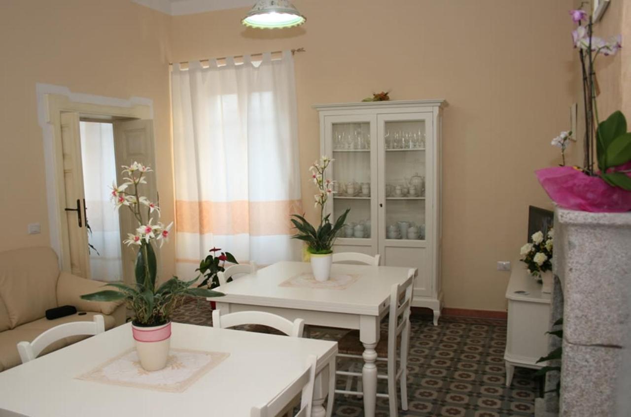 Guest House Le Gemelle Luras Kültér fotó