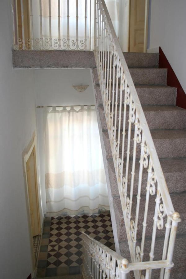 Guest House Le Gemelle Luras Kültér fotó
