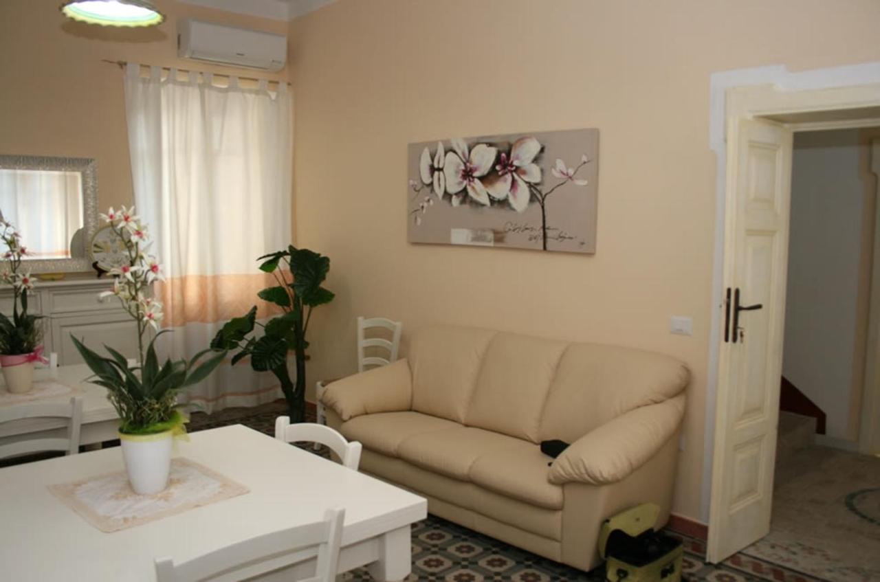Guest House Le Gemelle Luras Kültér fotó